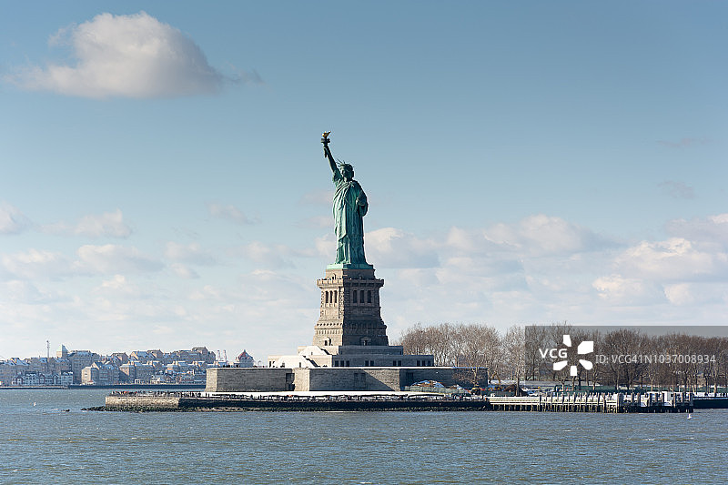 从斯塔滕岛渡轮拍摄的自由女神像图片素材
