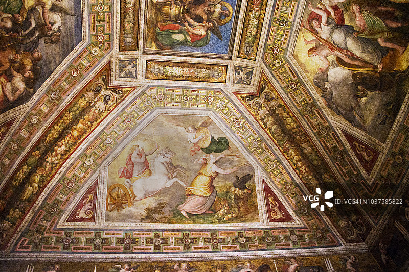 埃斯特城堡的天花板壁画图片素材
