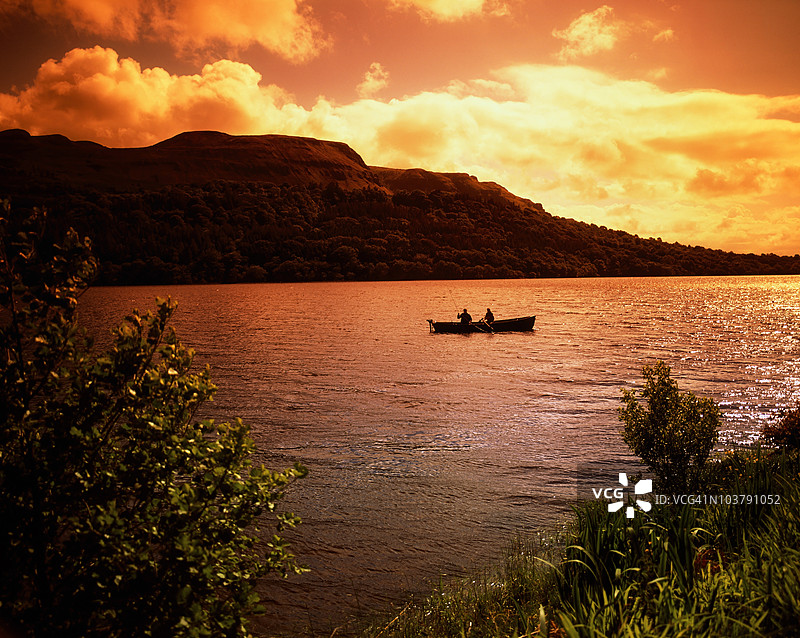 爱尔兰斯莱戈县格伦卡尔的鲑鱼钓鱼图片素材