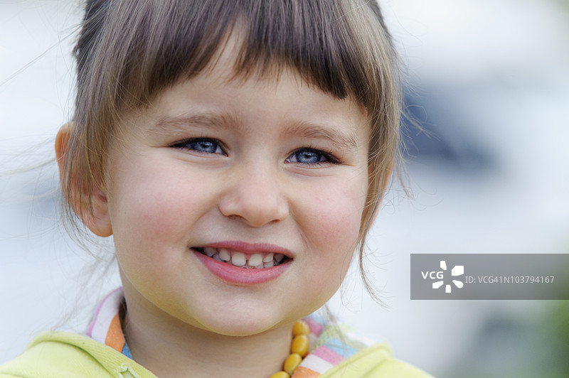 年轻女孩的肖像图片素材
