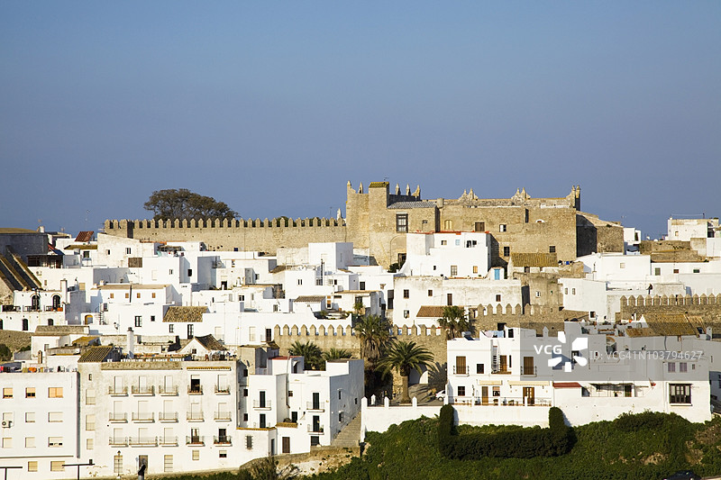 小镇白色建筑的景观图片素材