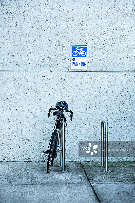 停放的自行车图片素材