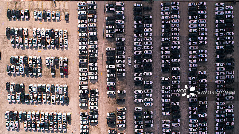 上海浦东新区通用汽车新车停车场鸟瞰图图片素材