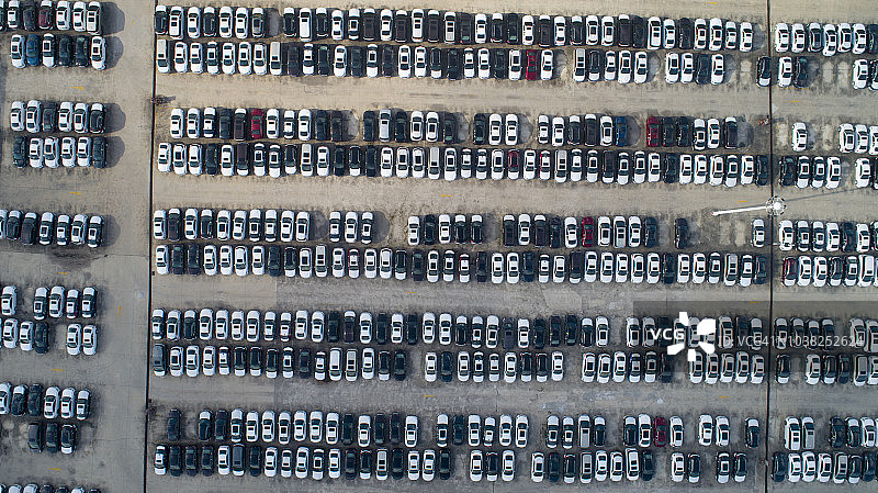 上海浦东新区新车大型停车场航拍图片素材