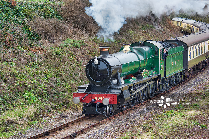 转弯的蒸汽机车图片素材