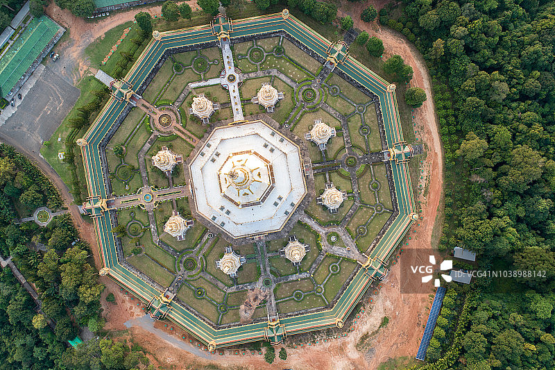 航拍泰国黎逸府帕玛哈 Chedi Chai Mongkol 寺图片素材