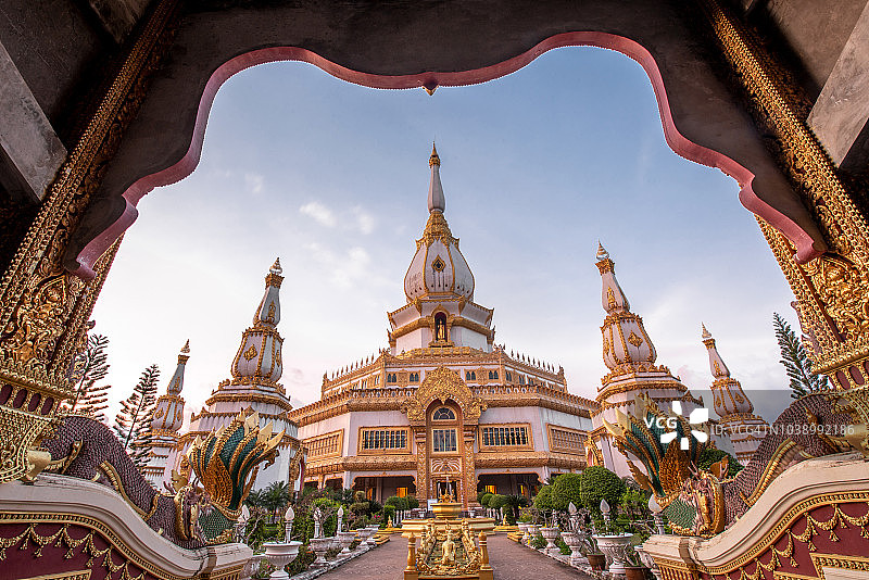 泰国黎逸府玛哈 Chedi Chai Mongkol 寺，著名寺庙图片素材