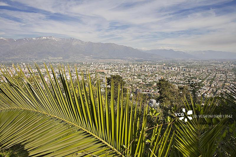 智利圣地亚哥圣克里斯托瓦尔山城市景观图片素材