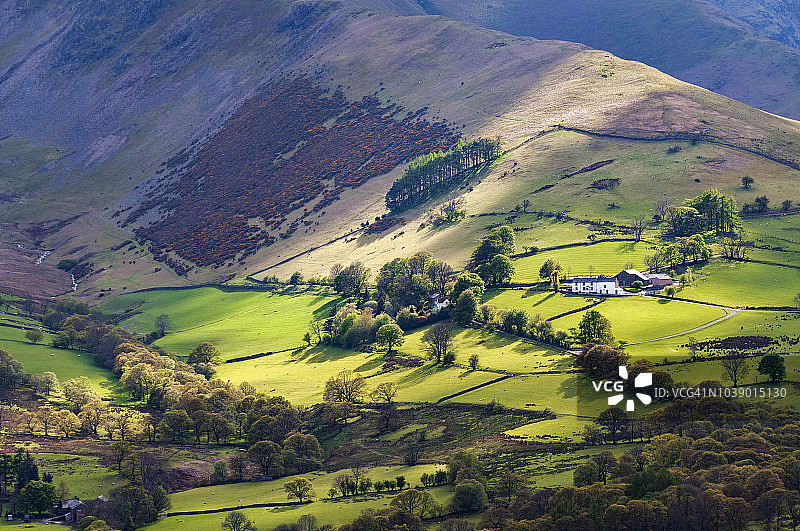 英国坎布里亚郡湖区的新lands山谷图片素材