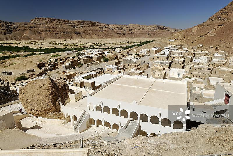 胡德先知墓，伊斯兰朝圣城市加布尔·胡德，哈德拉毛谷，也门图片素材