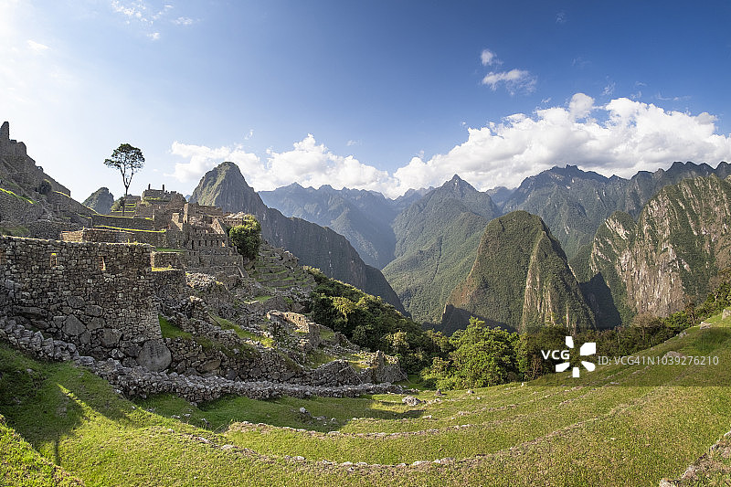 秘鲁马丘比丘印加古城广角景观图片素材