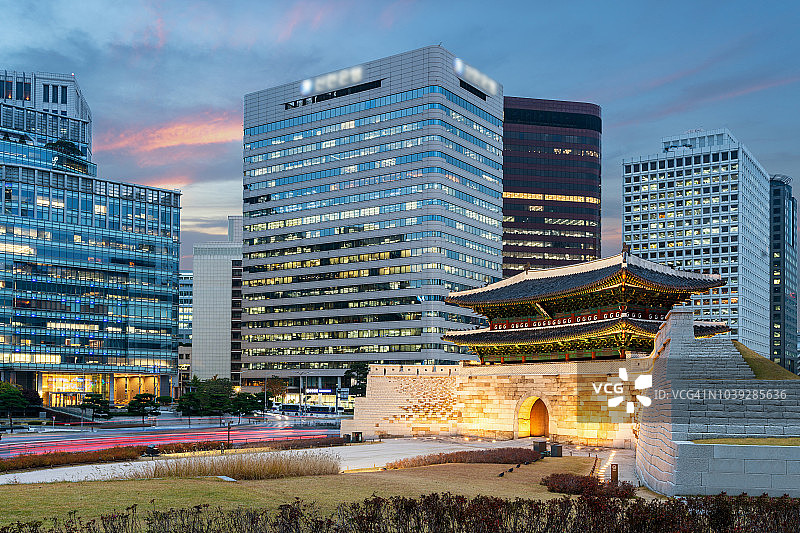 韩国首尔南大门夜景图片素材