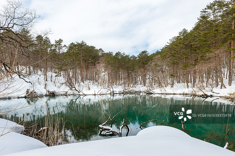裏磐梯五色沼早春景色图片素材