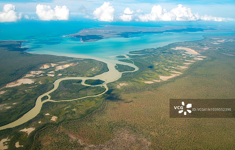 澳大利亚北部领地阿拉弗拉海边缘景观鸟瞰图图片素材