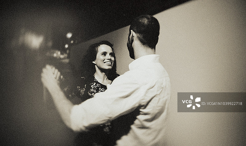 柏林街头午夜最后的舞蹈图片素材