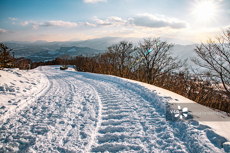 从日本藻岩山顶看到的晴朗雪景图片素材