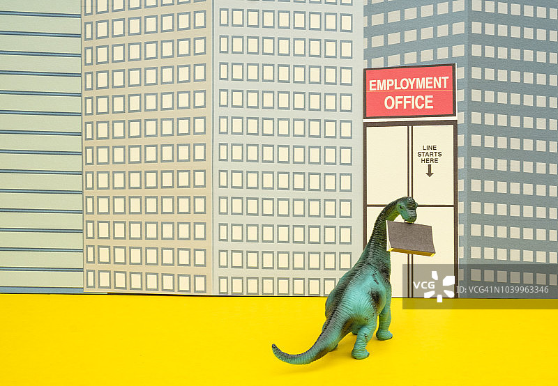 在失业救济处排队的彩色玩具梁龙图片素材