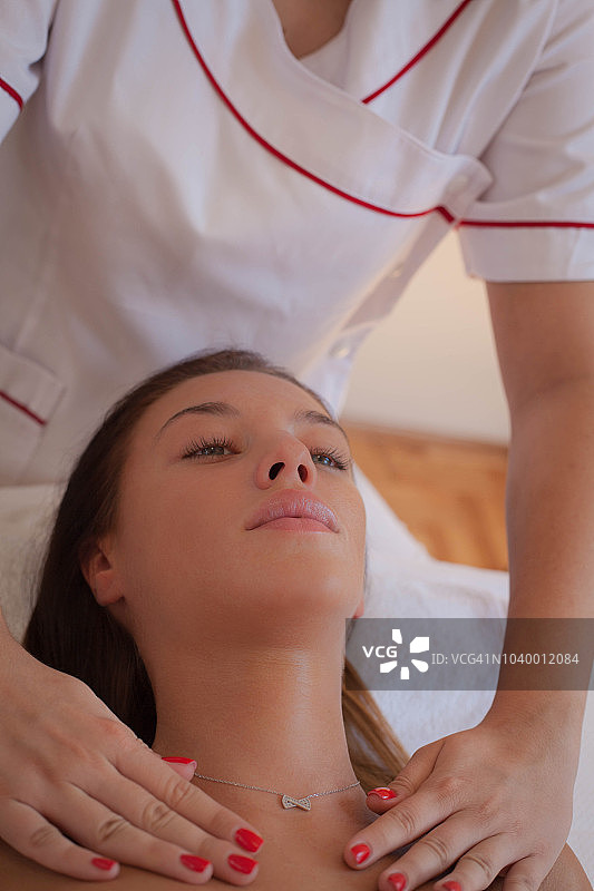 头部按摩图片素材