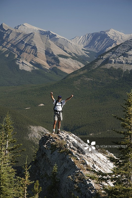 山上的徒步者图片素材