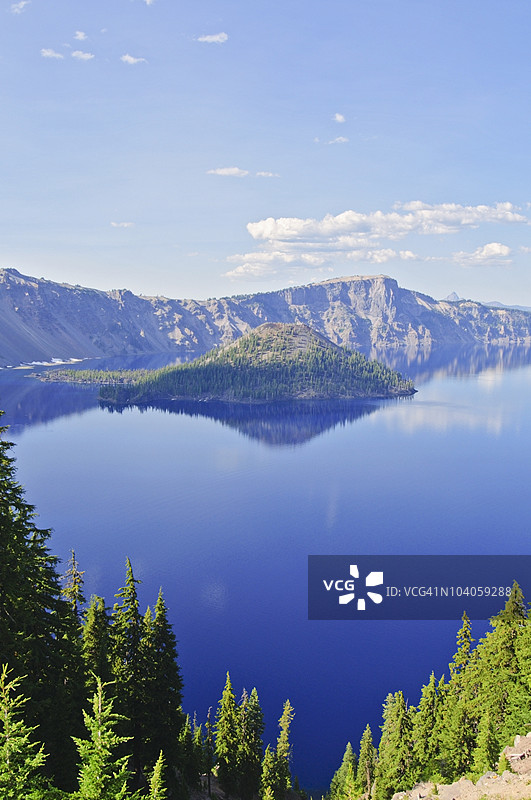 火山口湖与巫师岛图片素材