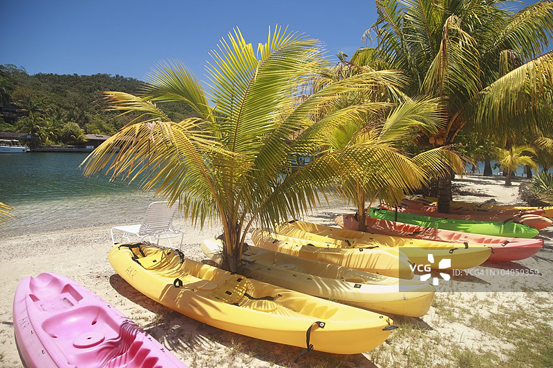 安东尼的钥匙度假村海滩上的皮划艇图片素材