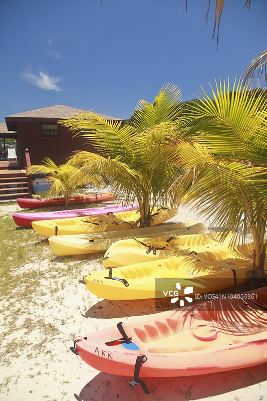 安东尼的钥匙度假村海滩上的皮划艇图片素材