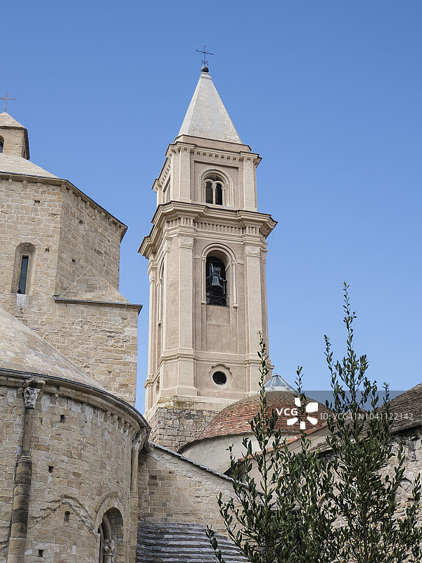 意大利利古里亚旧文蒂米利亚的圣母升天主教座堂外观（9月）图片素材