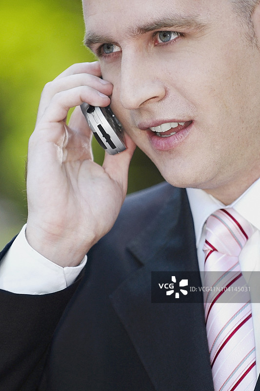 商人近距离通话的特写镜头图片素材