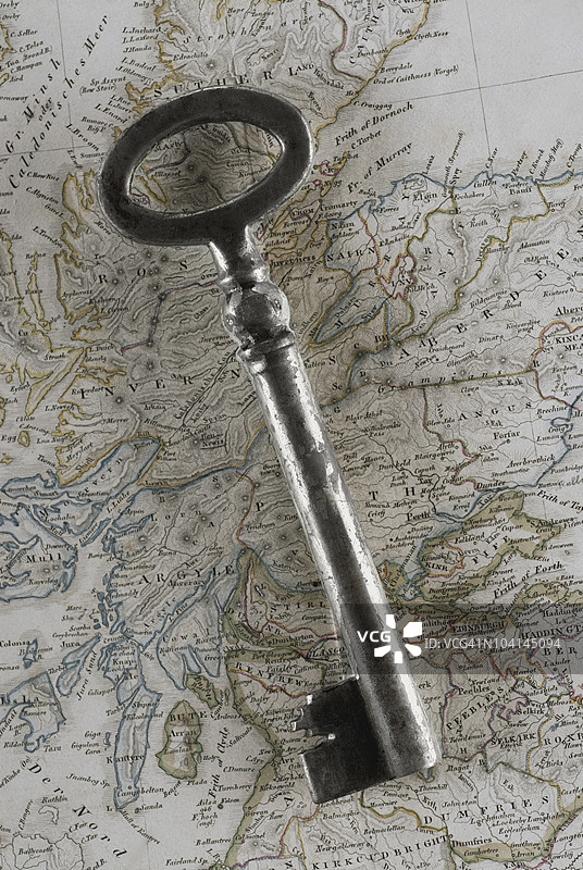 地图上的钥匙特写图片素材