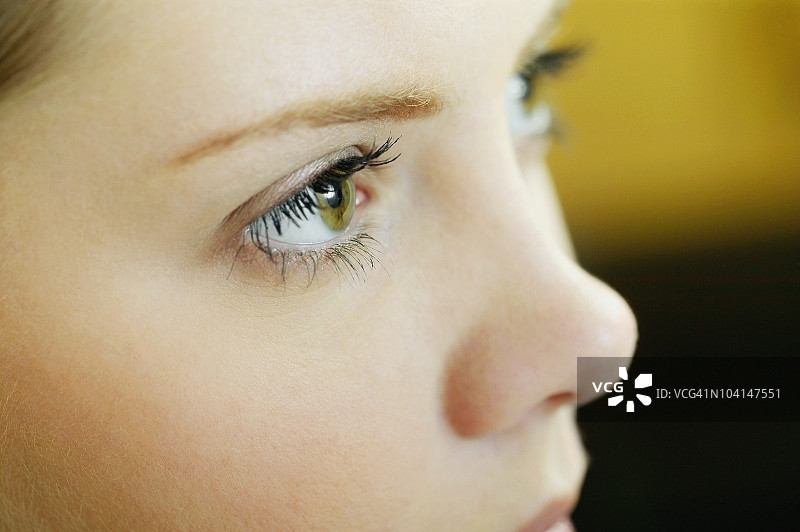 年轻女子面部特写图片素材