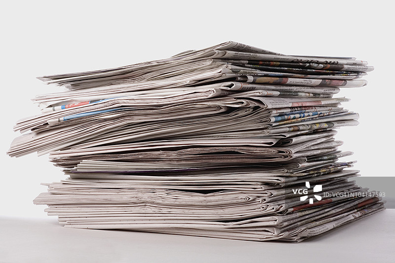 一叠报纸的特写图片素材
