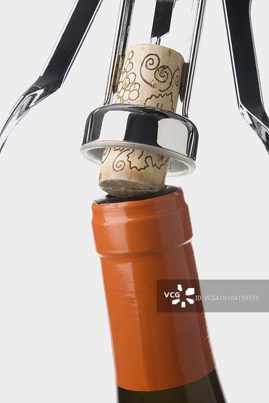 瓶子特写与开瓶器图片素材