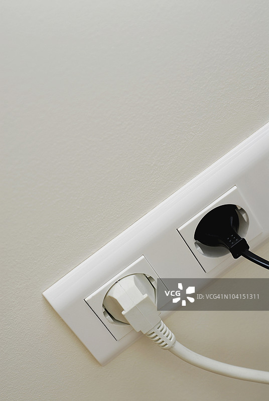电源插座中的插头特写图片素材