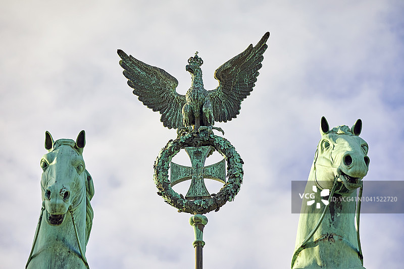 普鲁士鹰、铁十字勋章、马匹、柏林四马战车和勃兰登堡门，德国图片素材