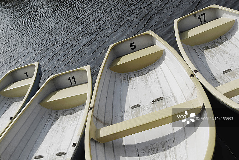 四艘划艇的俯视角度图片素材