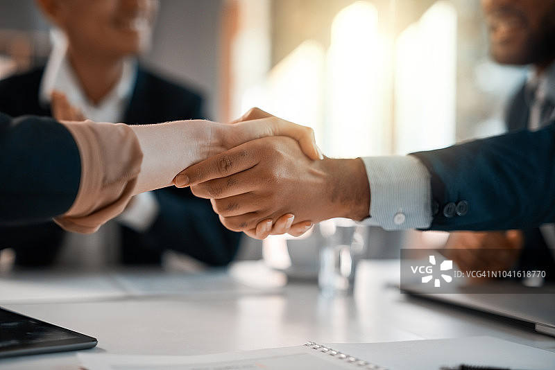 与合适的人建立联系图片素材