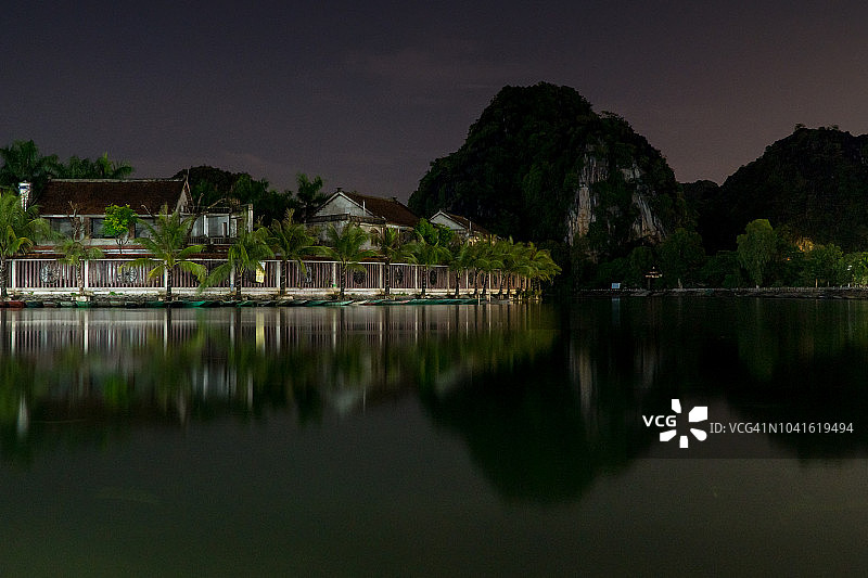 夜幕下的三谷码头全景图图片素材