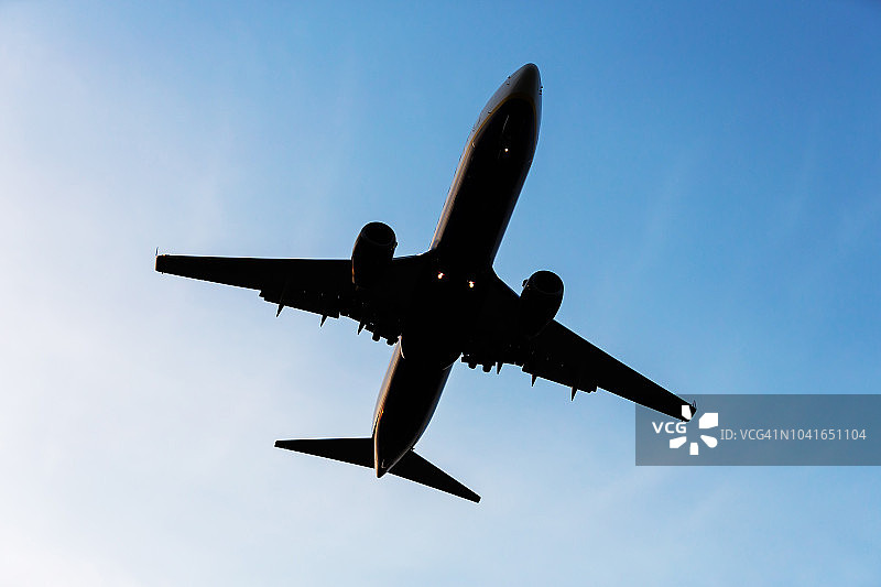 天空中的飞机（勃兰登堡舍内费尔德，德国）图片素材