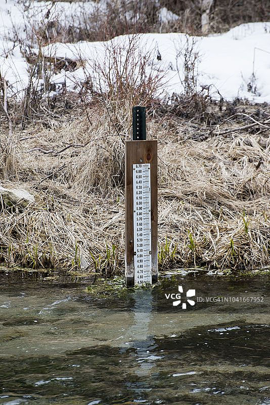 测量湖泊深度的仪表图片素材