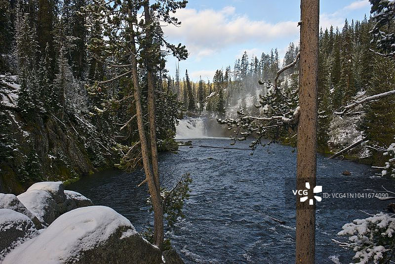 怀俄明州黄石国家公园刘易斯河瀑布图片素材