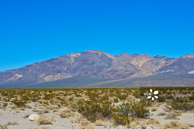 中国加利福尼亚州死亡谷国家公园南尤里卡沙丘路风光，最后的希望山脉图片素材