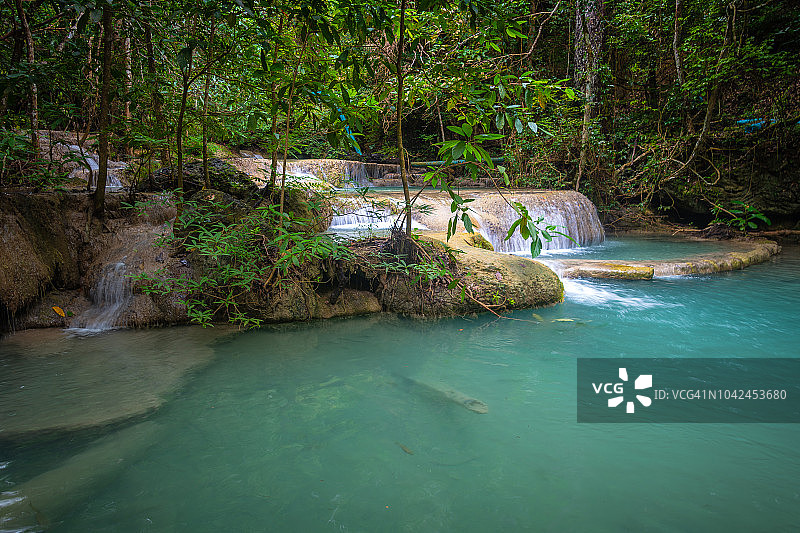 泰国北碧府伊拉旺国家公园的伊拉旺瀑布图片素材