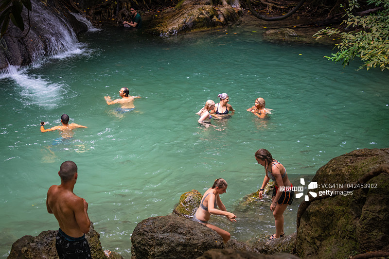 泰国北碧府伊拉旺国家公园的伊拉旺瀑布图片素材