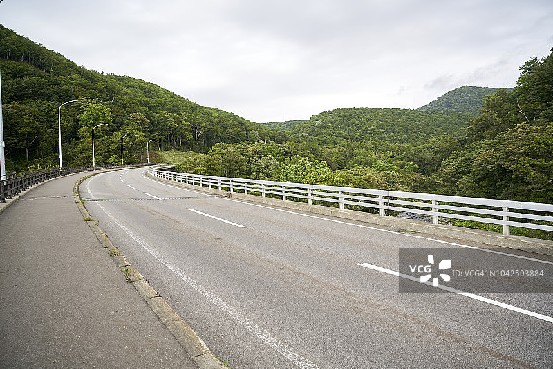 通往日本北海道知床国立公园的道路图片素材