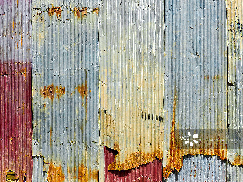 生锈劣化的铜板拼接墙面照片图片素材