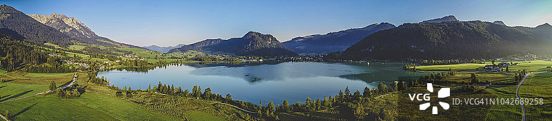 奥地利蒂罗尔州凯撒温克尔，沃尔奇湖的鸟瞰全景图片素材