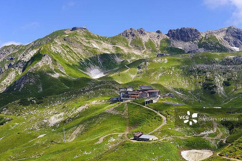 德国巴伐利亚阿尔高阿尔卑斯山脉：内贝尔峰和文根科普夫的霍法茨布里克山顶站图片素材