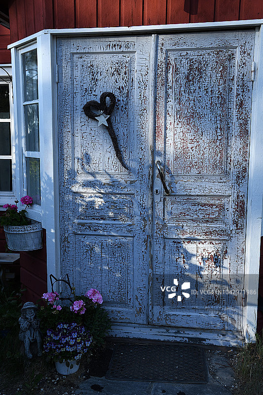 芬兰西部希曼卡的老式木门图片素材