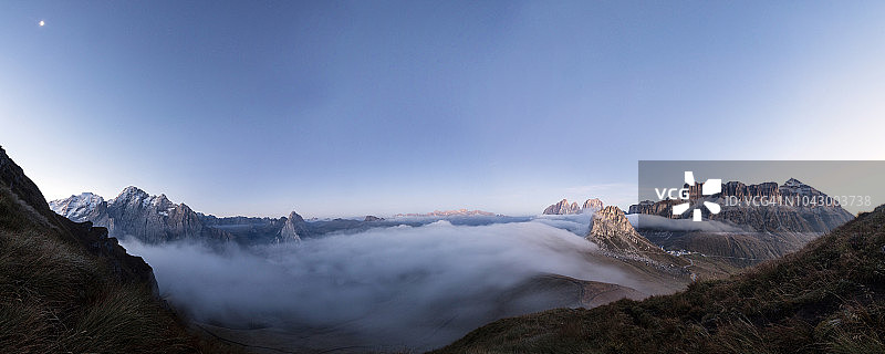 萨索隆戈峰和马尔莫拉达山，多洛米蒂图片素材