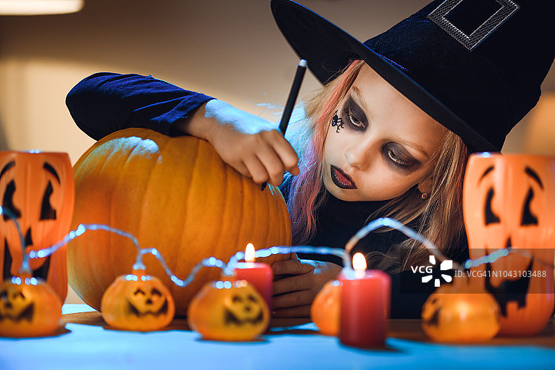 小女巫图片素材